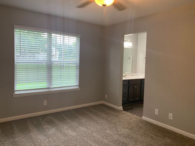 271 White Oak Rd Apt C, Clarksville, TN 37040