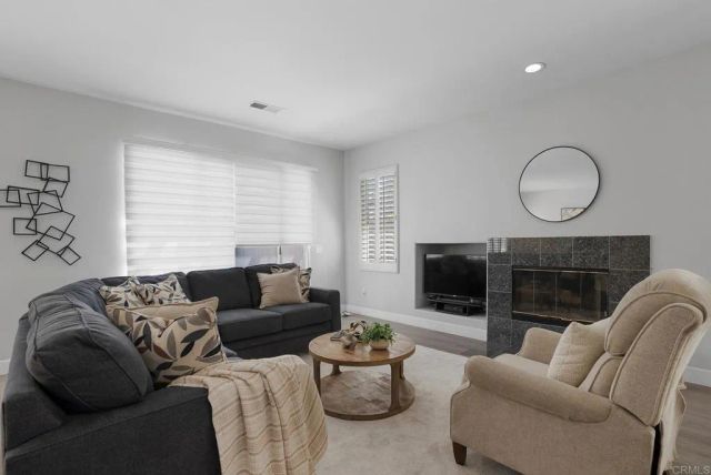 1274 W Vaquero Ct, Chula Vista, CA 91910