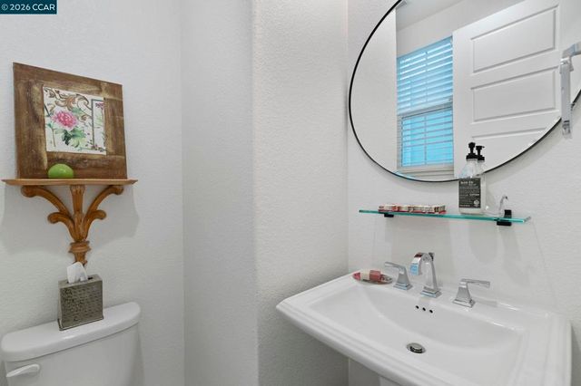 7195 Calistoga Ln, Dublin, CA 94568