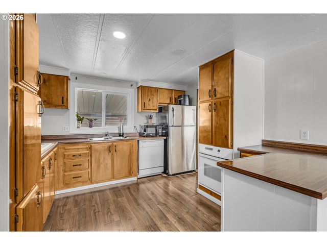 841 Sw LIBERTY BELL Dr, Beaverton, OR 97006