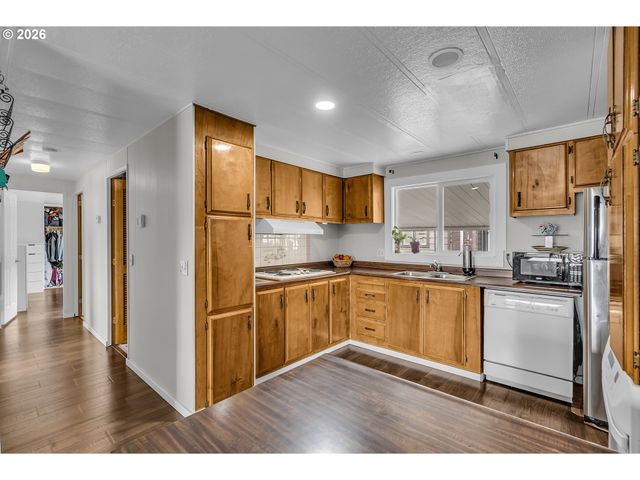 841 Sw LIBERTY BELL Dr, Beaverton, OR 97006