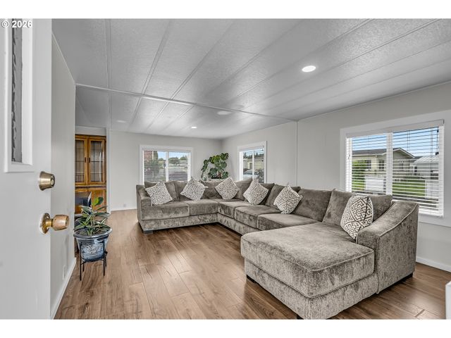 841 Sw LIBERTY BELL Dr, Beaverton, OR 97006