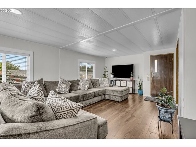 841 Sw LIBERTY BELL Dr, Beaverton, OR 97006