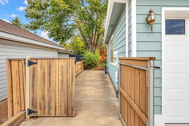 3477 Parkway Drive, Medford, OR 97504