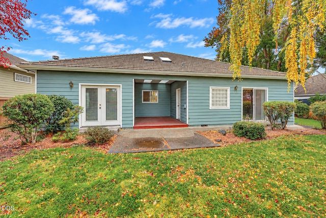 3477 Parkway Drive, Medford, OR 97504
