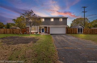 2606 Caterham Drive, Waterford, MI 48329