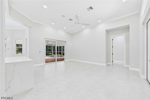 1817 Lagoon LN, Cape Coral, FL 33914
