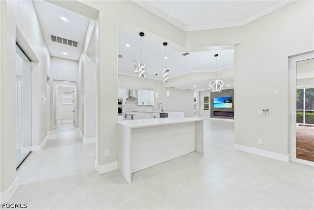 1817 Lagoon LN, Cape Coral, FL 33914