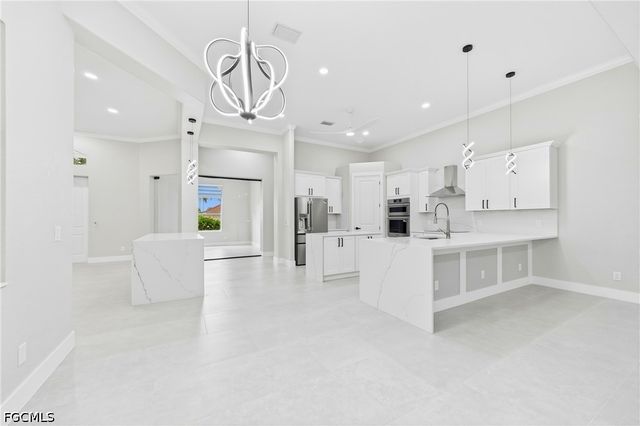 1817 Lagoon LN, Cape Coral, FL 33914
