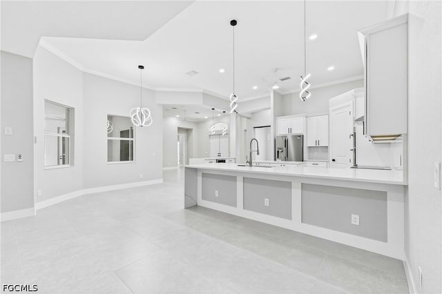 1817 Lagoon LN, Cape Coral, FL 33914