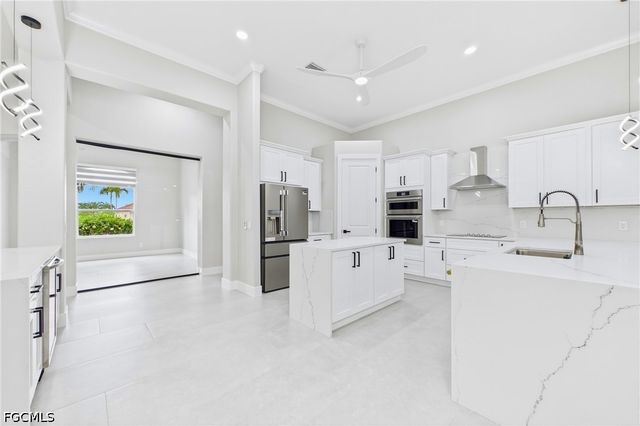 1817 Lagoon LN, Cape Coral, FL 33914