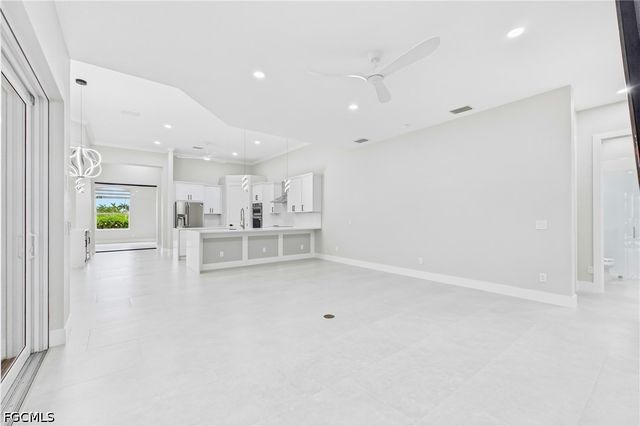 1817 Lagoon LN, Cape Coral, FL 33914