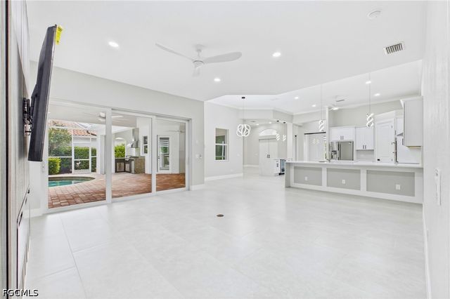 1817 Lagoon LN, Cape Coral, FL 33914