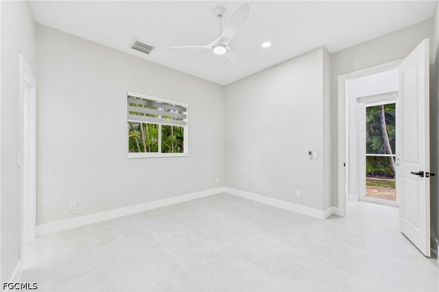 1817 Lagoon LN, Cape Coral, FL 33914