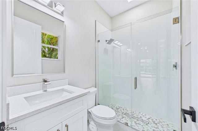 1817 Lagoon LN, Cape Coral, FL 33914