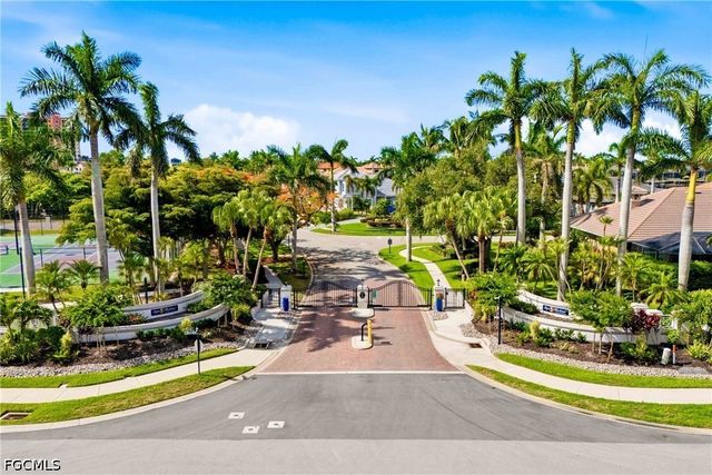1817 Lagoon LN, Cape Coral, FL 33914