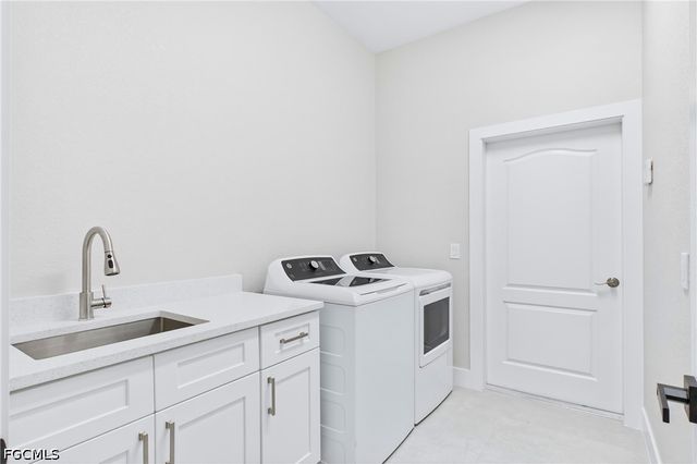 1817 Lagoon LN, Cape Coral, FL 33914