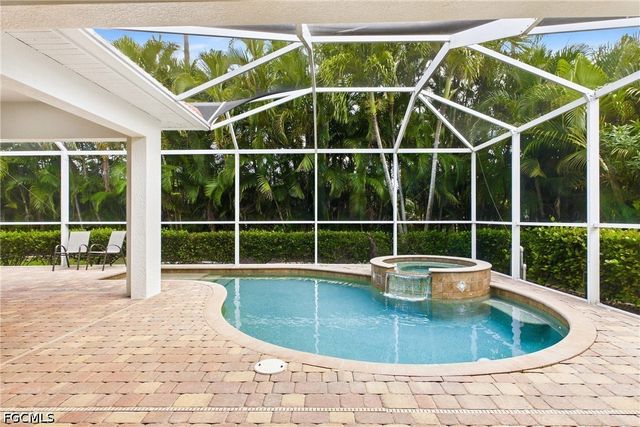 1817 Lagoon LN, Cape Coral, FL 33914