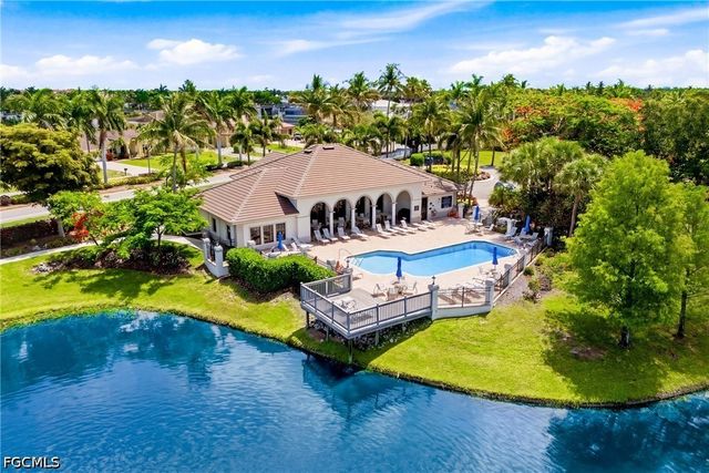 1817 Lagoon LN, Cape Coral, FL 33914