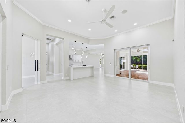 1817 Lagoon LN, Cape Coral, FL 33914