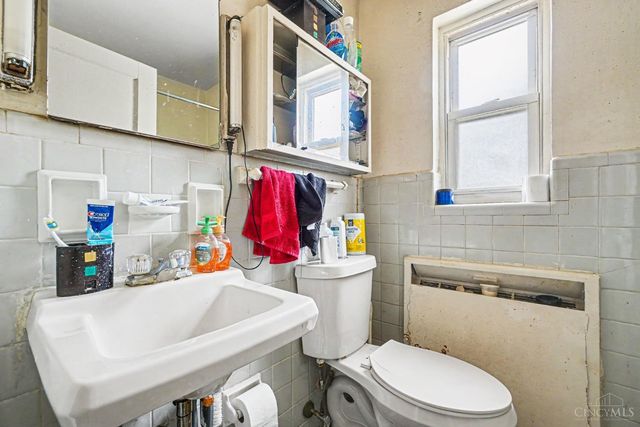 2370 Losantiville Avenue, Cincinnati, OH 45237