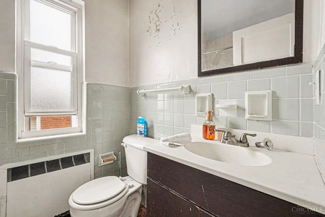 2370 Losantiville Avenue, Cincinnati, OH 45237