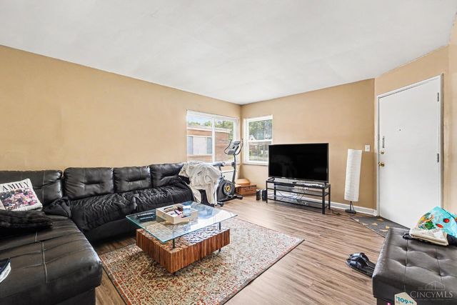 2370 Losantiville Avenue, Cincinnati, OH 45237