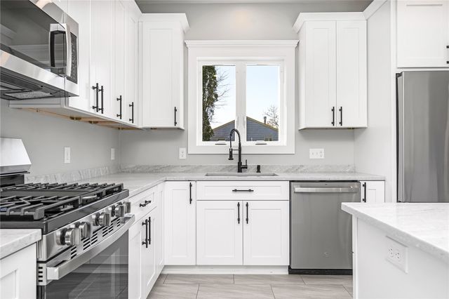 60 Daytona Avenue, Narragansett, RI 02882