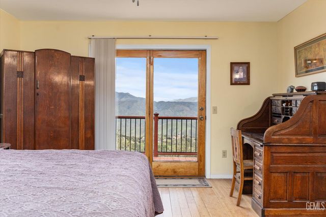 28891 Cuesta Court, Keene, CA 93531