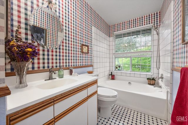 28891 Cuesta Court, Keene, CA 93531