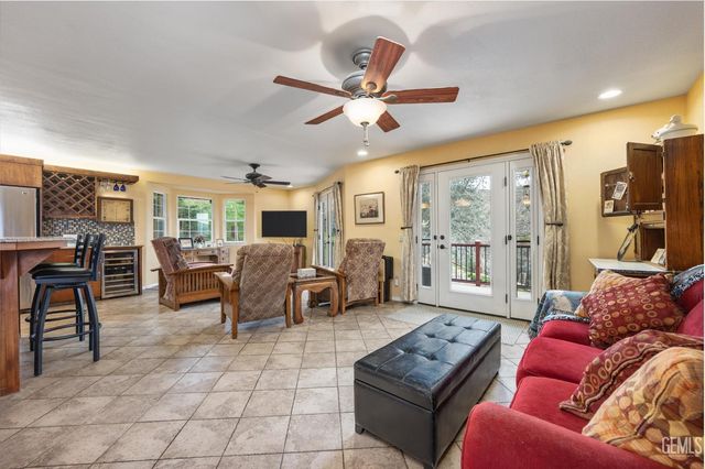 28891 Cuesta Court, Keene, CA 93531