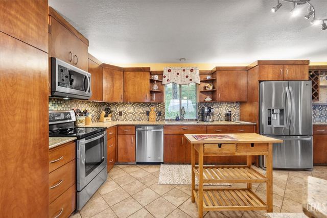 28891 Cuesta Court, Keene, CA 93531