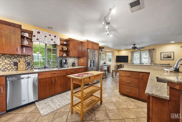 28891 Cuesta Court, Keene, CA 93531