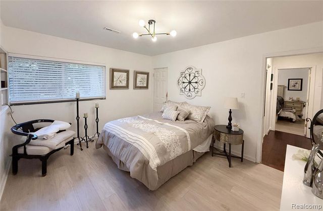 1475 Avondale Street, Sylvan Lake, MI 48320