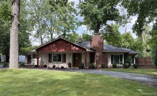 1475 Avondale Street, Sylvan Lake, MI 48320
