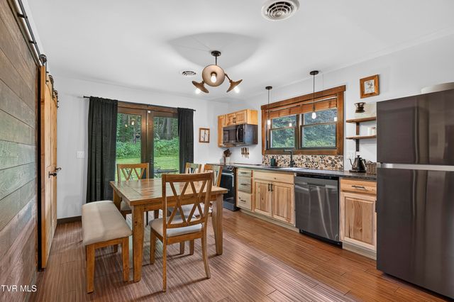 200 Lexington Street, Damascus, VA 24236