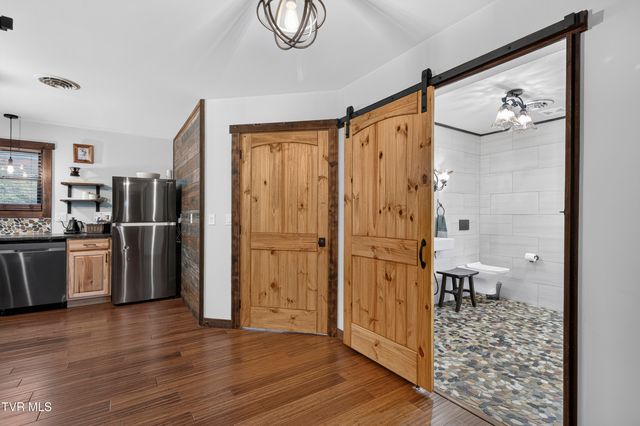 200 Lexington Street, Damascus, VA 24236