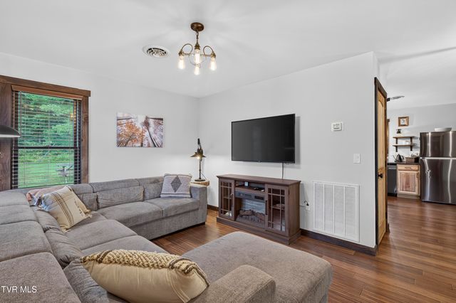 200 Lexington Street, Damascus, VA 24236