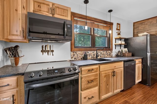 200 Lexington Street, Damascus, VA 24236