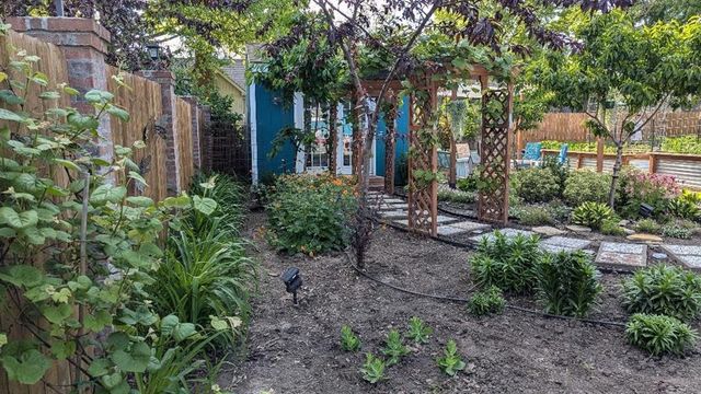 308 SE Colony Drive, Lee's Summit, MO 64063