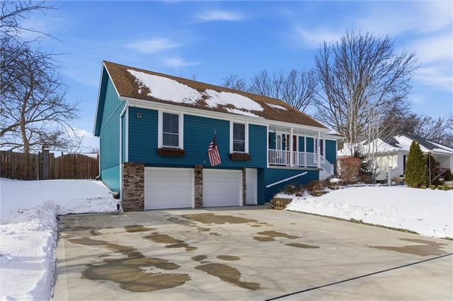 308 SE Colony Drive, Lee's Summit, MO 64063