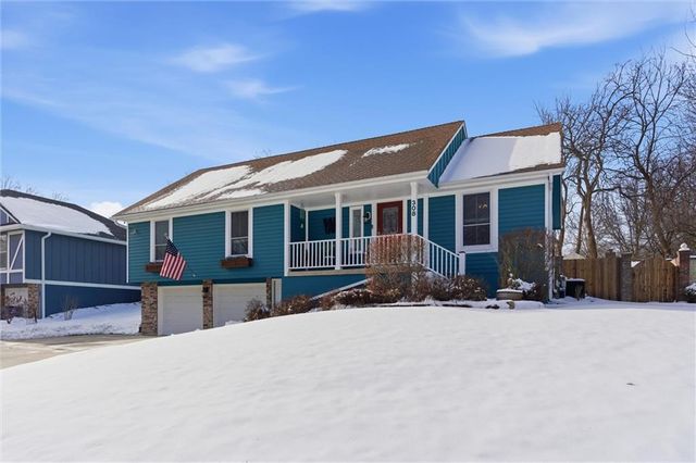 308 SE Colony Drive, Lee's Summit, MO 64063