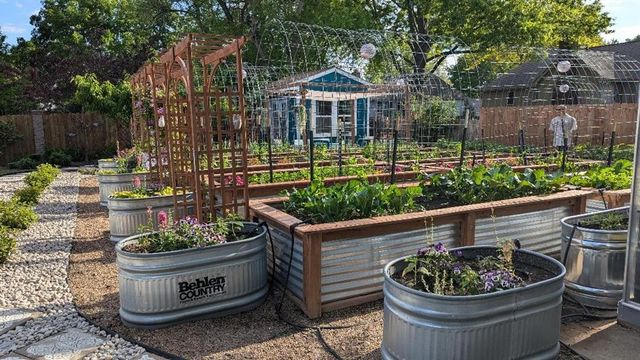 308 SE Colony Drive, Lee's Summit, MO 64063