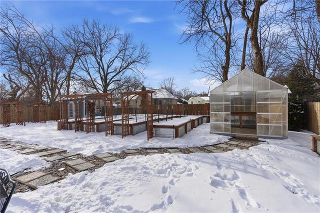 308 SE Colony Drive, Lee's Summit, MO 64063