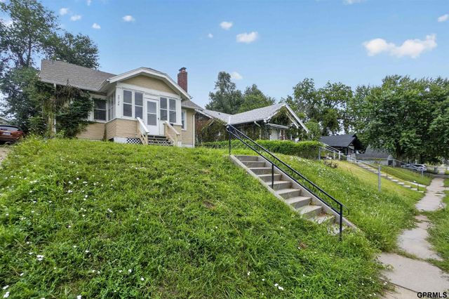 2724 Whitmore Street, Omaha, NE 68112