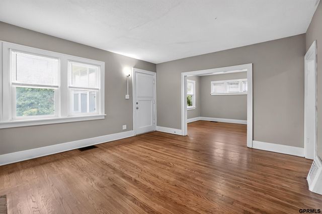 2724 Whitmore Street, Omaha, NE 68112