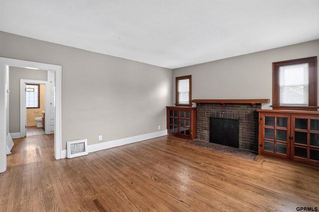 2724 Whitmore Street, Omaha, NE 68112