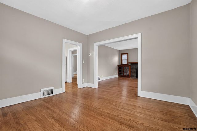 2724 Whitmore Street, Omaha, NE 68112