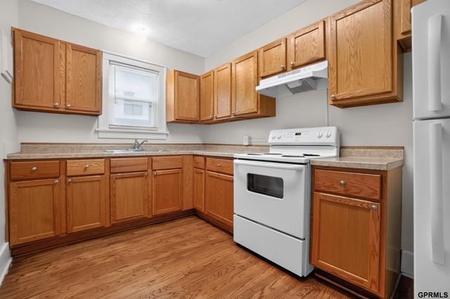 2724 Whitmore Street, Omaha, NE 68112