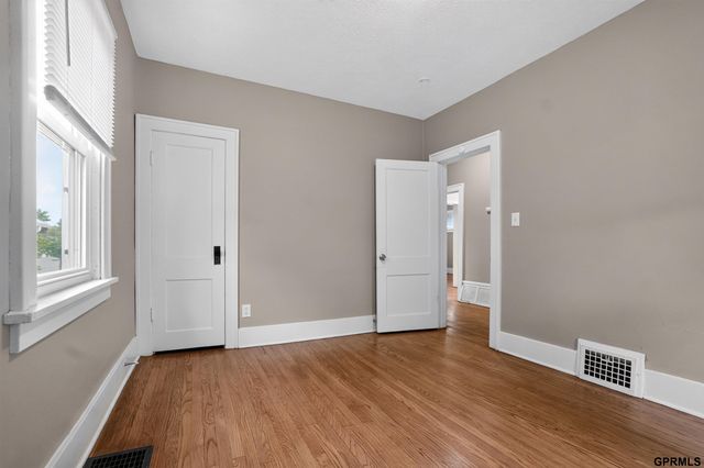 2724 Whitmore Street, Omaha, NE 68112